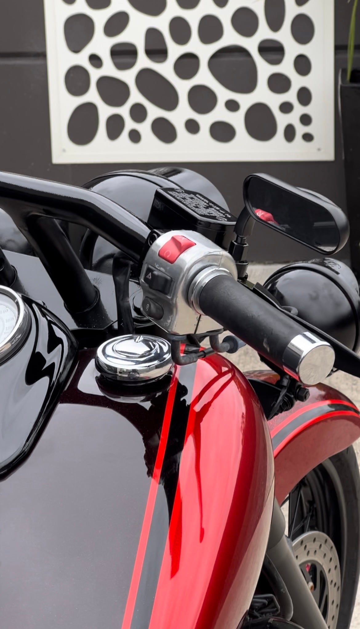 UNIVERSAL - BLACK MINI OVAL MOTORCYCLE MIRRORS